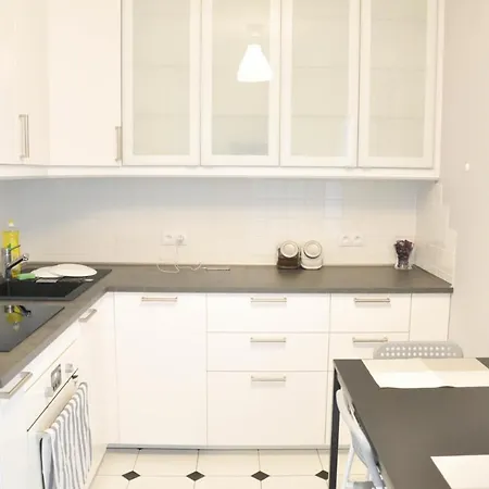 Halo Centre Hostel *