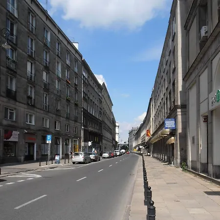 Halo Centre Hostel *